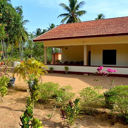 Yaswi Guest House Passikudah Bagian luar foto