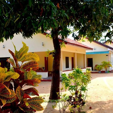 Yaswi Guest House Passikudah Bagian luar foto