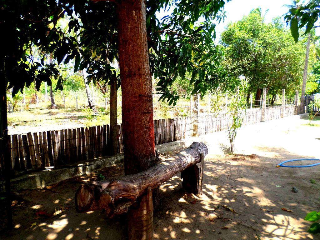Yaswi Guest House Passikudah Bagian luar foto