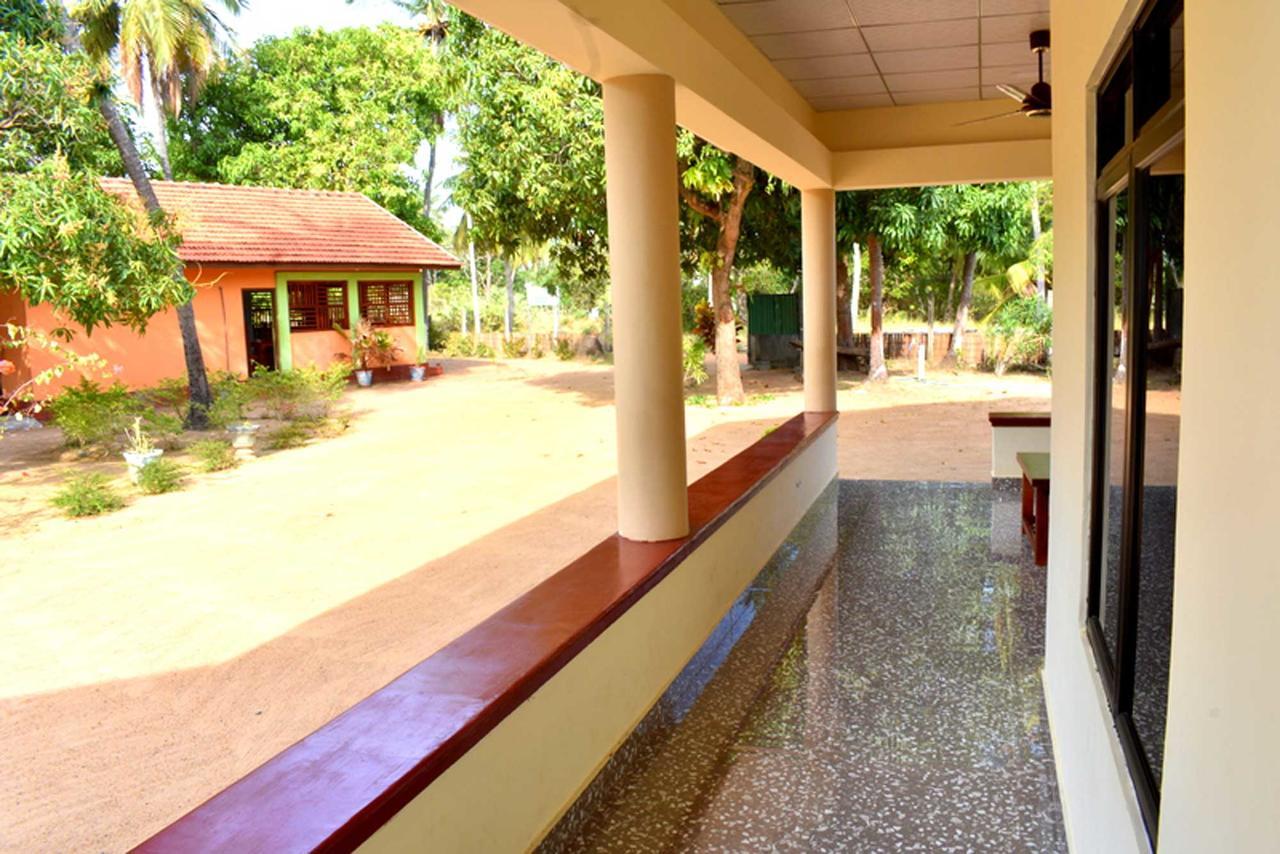Yaswi Guest House Passikudah Bagian luar foto