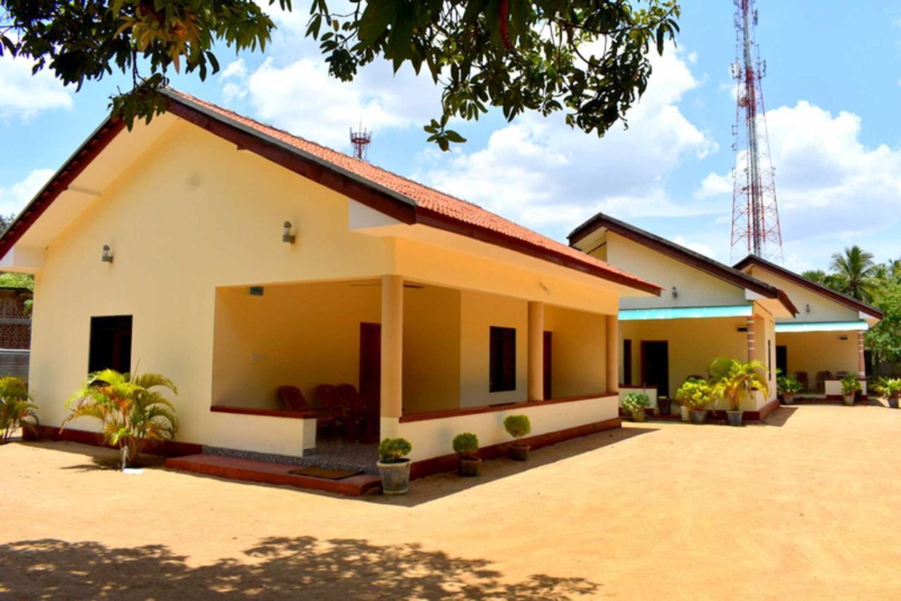Yaswi Guest House Passikudah Bagian luar foto