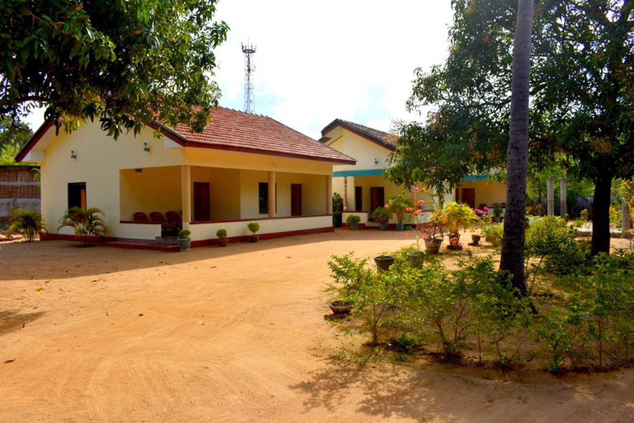 Yaswi Guest House Passikudah Bagian luar foto