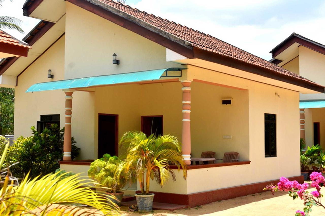 Yaswi Guest House Passikudah Bagian luar foto