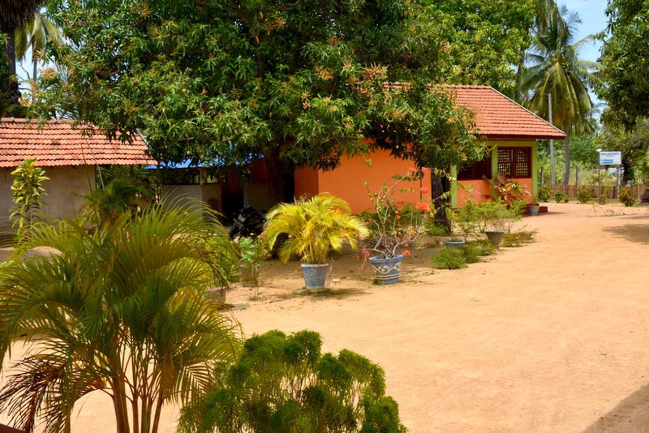 Yaswi Guest House Passikudah Bagian luar foto