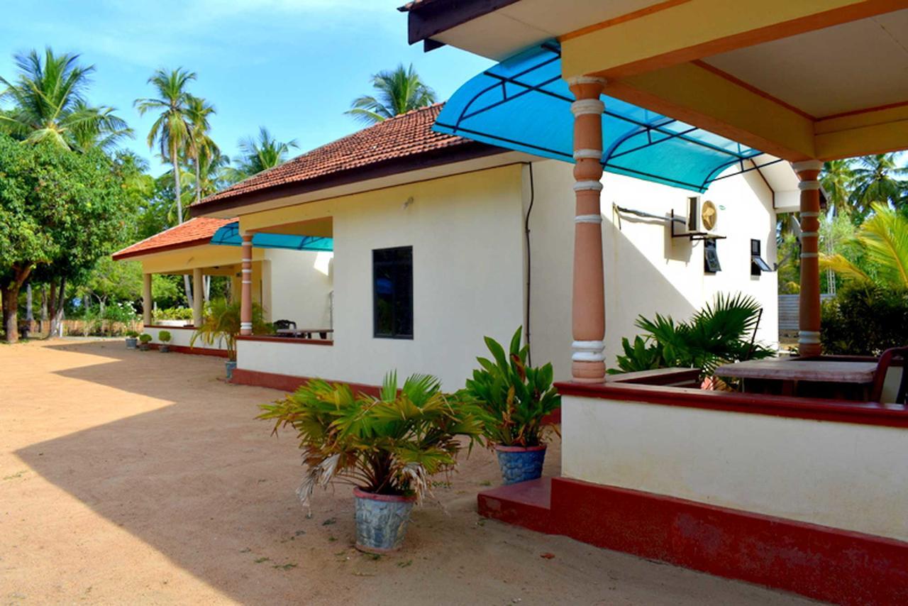 Yaswi Guest House Passikudah Bagian luar foto