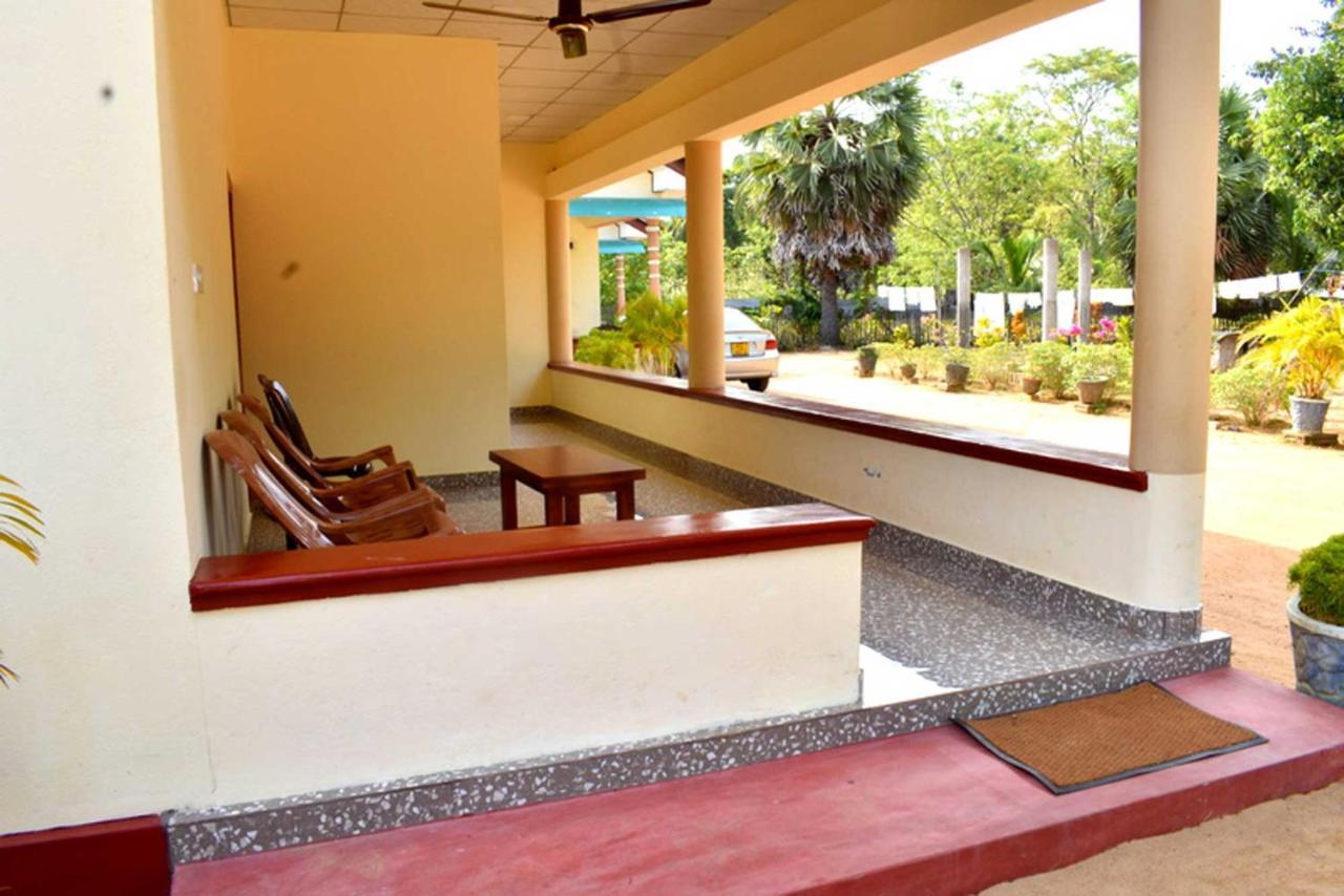 Yaswi Guest House Passikudah Bagian luar foto