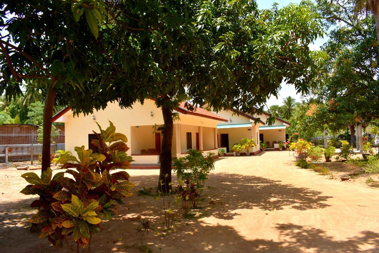 Yaswi Guest House Passikudah Bagian luar foto