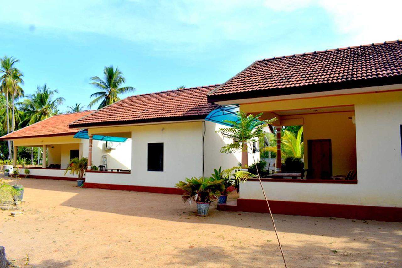 Yaswi Guest House Passikudah Bagian luar foto