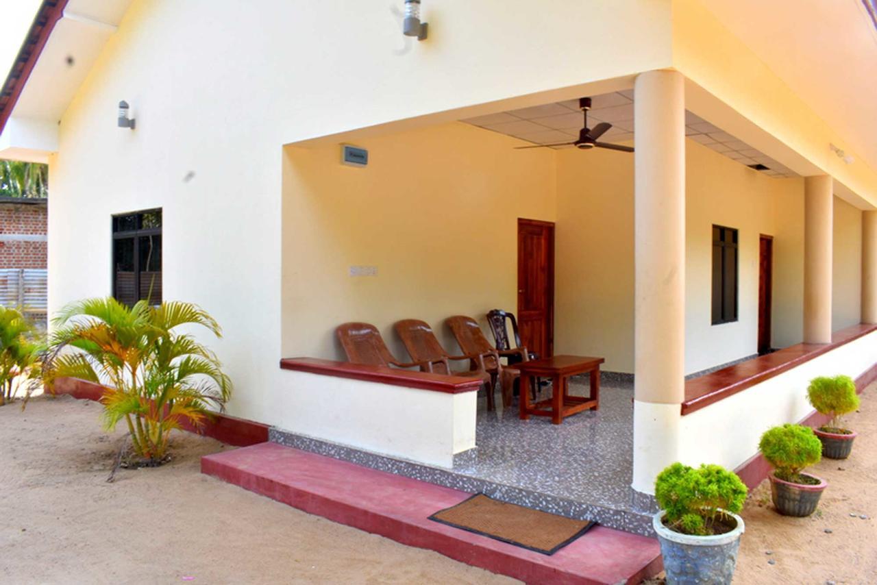 Yaswi Guest House Passikudah Bagian luar foto