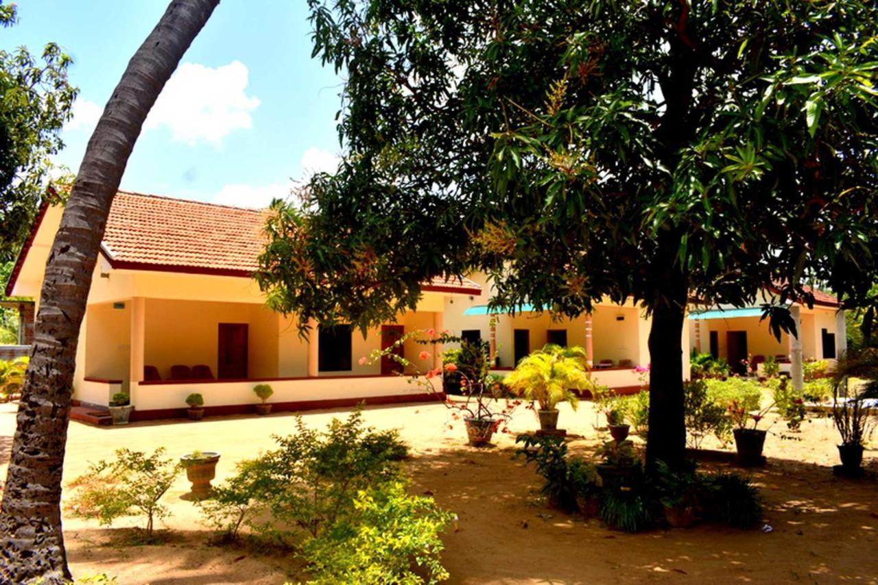 Yaswi Guest House Passikudah Bagian luar foto