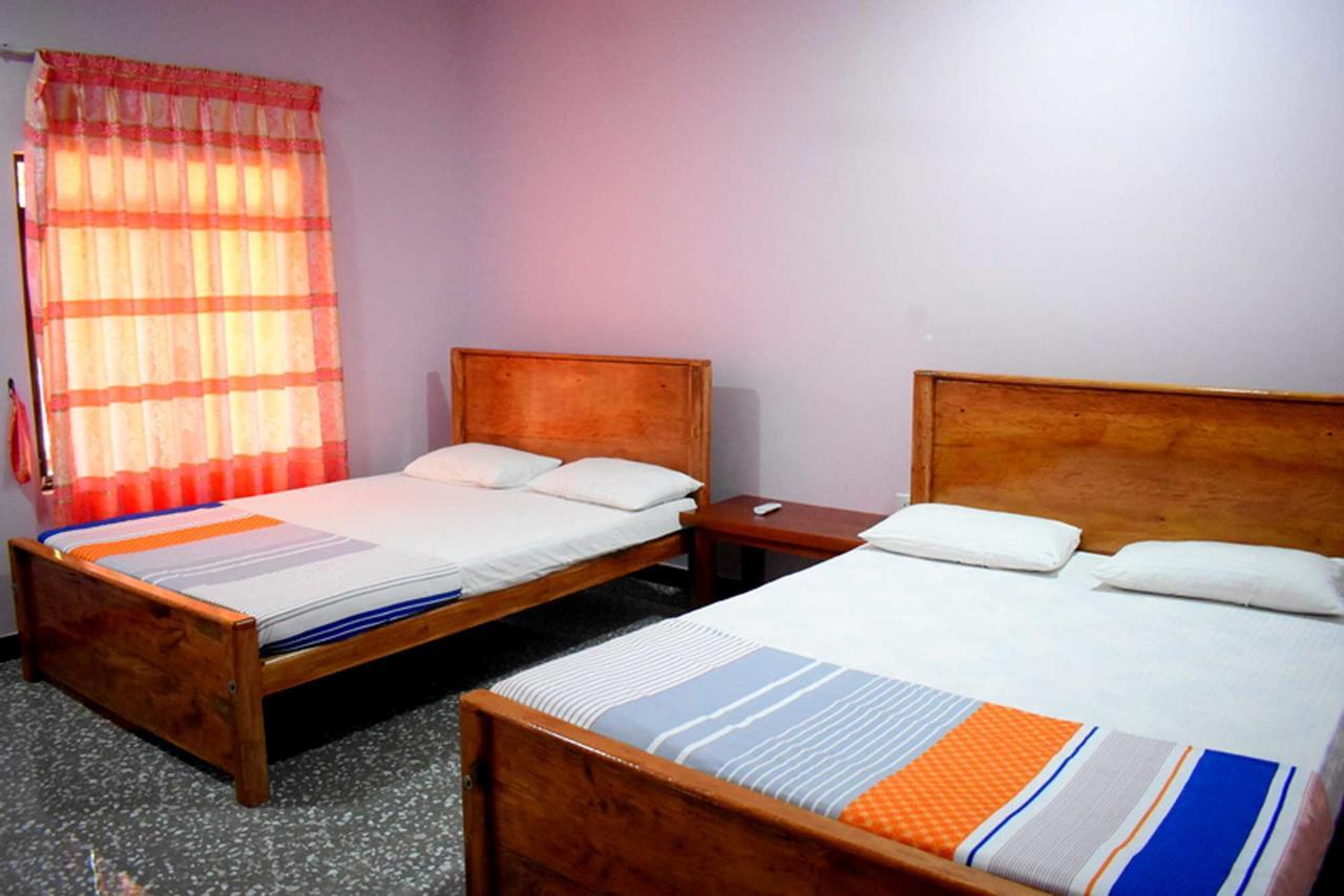 Yaswi Guest House Passikudah Bagian luar foto